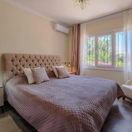 In Elviria, Villa Marbella